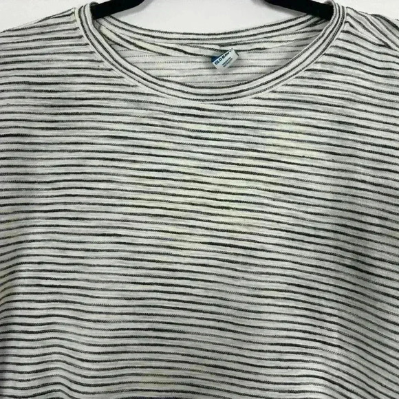 Old Navy Black and White Striped Crop Top - Picture 2 of 5